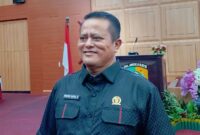 Anggota Komisi I DPRD Kota Palangka Raya, Hatir Sata Tarigan.
"Pengusaha lokal tetap diberikan ruang, meskipun tujuannya adalah efisiensi skala besar, keberpihakan terhadap UMKM dan kontraktor lokal harus tetap dijaga melalui pembagian paket pekerjaan yang proporsional sesuai dengan kapasitasnya"