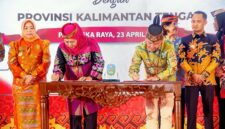 Penandatanganan kerja sama antara Pemerintah Provinsi Kalimantan Tengah dan Pemerintah Provinsi Jawa Timur di M Bahalap Hotel Palangka Raya, Kamis (23/4/2026).