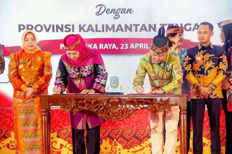 Penandatanganan kerja sama antara Pemerintah Provinsi Kalimantan Tengah dan Pemerintah Provinsi Jawa Timur di M Bahalap Hotel Palangka Raya, Kamis (23/4/2026).