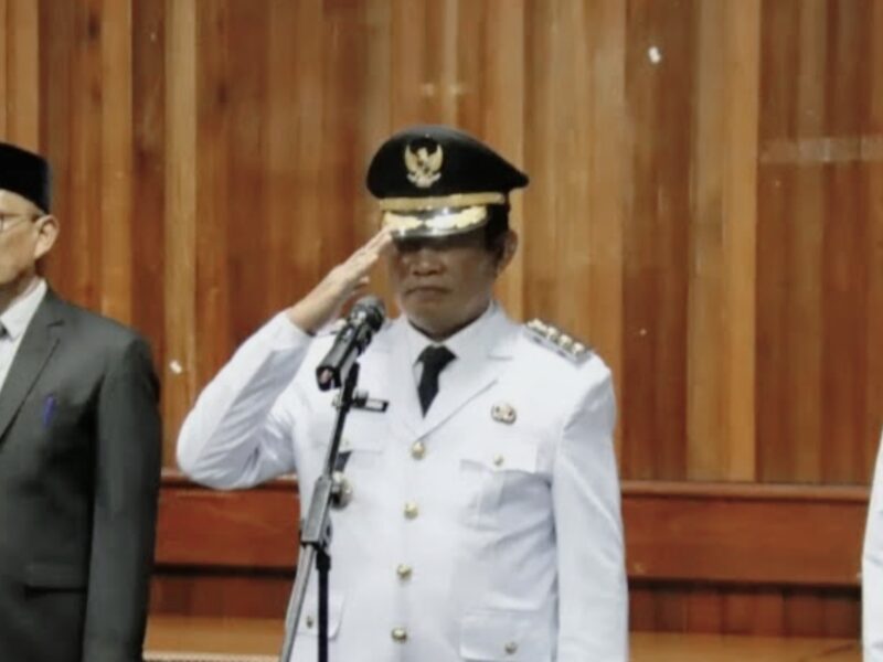 Bupati Seruyan, Ahmad Selanorwanda, memimpin upacara peringatan Hari Otonomi Daerah (Otda) ke-XXX tahun 2026 di Aula Kantor Bupati, Senin (27/4). Foto Dokumentasi Protokoler Seruyan.