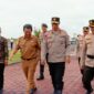 Wakil Kepala Kepolisian Daerah Kalimantan Tengah, Brigjen Pol Yosi Muhamartha, ketika tiba di Bandar Udara Kuala Pembuang, Senin 27/4.  Disambut langsung oleh Bupati Seruyan, Ahmad Selanorwanda, S.E., M.Si.. Foto Dokumentasi Protokoler Seruyan 
