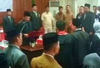 Bupati Seruyan Ahmad Selanorwanda melantik Pejabat Struktural Kepala Dinas Pemadam Kebakaran dan Penyelamatan, Sekretaris Inspektorat Daerah dan Inspektur Pembantu Khusus di Inspektorat Daerah di Aula Kantor Bupati Seruyan, Selasa, (28/4). foto Istimewa 