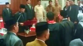 Bupati Seruyan Ahmad Selanorwanda melantik Pejabat Struktural Kepala Dinas Pemadam Kebakaran dan Penyelamatan, Sekretaris Inspektorat Daerah dan Inspektur Pembantu Khusus di Inspektorat Daerah di Aula Kantor Bupati Seruyan, Selasa, (28/4). foto Istimewa 