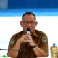 Pelaksana Harian (Plh.) Sekretaris Daerah Kabupaten Seruyan, dr. Bahrun Abbas, M.P.H., membuka kegiatan Sosialisasi Pembinaan Sertifikasi Kelayakan Pengolahan (SKP) di Aula Dinas Perikanan Selasa, (28/4). Foto Dokumentasi Setda