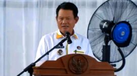 Bupati Seruyan, Ahmad Selanorwanda, S.E., M.Si., hadir bukan sekadar memberikan sambutan formalitas. Di hadapan keluarga besar Dharma Wanita Persatuan (DWP), ia melontarkan pesan tajam yang membakar semangat, bahwa keberhasilan pembangunan daerah mustahil tercapai tanpa sentuhan tangan dingin dan otak cerdas para perempuan, terutama mereka yang menyandang status Aparatur Sipil Negara (ASN).