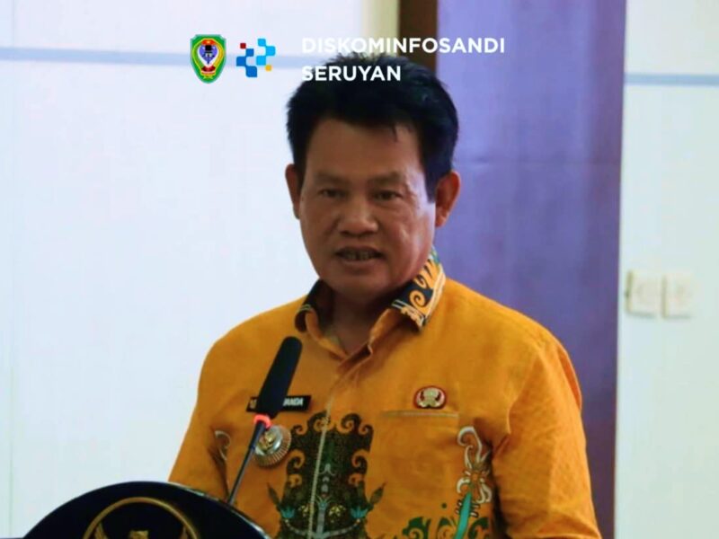 Bupati Seruyan, Ahmad Selanorwanda, S.E., M.Si.,  membuka Rapat Koordinasi Pengendalian dan Evaluasi (Rakordalev) pelaksanaan rencana pembangunan Tahun Anggaran 2025 dan Triwulan I Tahun Anggaran 2026, di Aula Bapperinda Kabupaten Seruyan, Kamis (30/04/2026). Foto Dokumentasi Kominfo Seruyan