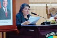 Wakil Ketua II DPRD Kota Palangka Raya, Nenie Adriati Lambung, saat menyampaikan pidato penutupan di Gedung DPRD Palangka Raya, Rabu (8/4).