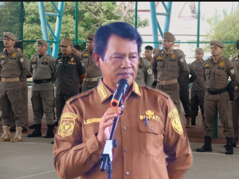 Bupati Seruyan, Ahmad Selanorwanda, saat memimpin apel pagi tes urine dadakan massal personel Satuan Polisi Pamong Praja (Satpol PP)  di Lapangan Tenis Indoor Kuala Pembuang, Selasa pagi (12/5/2026), (Foto Protokol Seruyan)