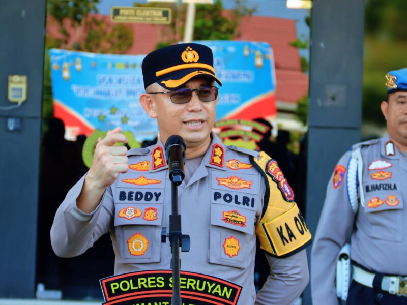 Kapolres Seruyan, AKBP Beddy Suwendi, S.H., S.I.K., menekankan bahwa tindakan preventif ini adalah manifestasi nyata dari kasih sayang seorang pimpinan terhadap bawahannya. Baginya, mencegah anggota jatuh ke lubang hitam narkoba jauh lebih mulia daripada harus memberikan sanksi pemberhentian tidak dengan hormat. (Foto Dokumentasi Humas Polres Seruyan)