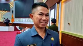 Wakil Ketua III DPRD Kalteng, Junaidi, S.Ag. mendesak Pemerintah Provinsi Kalimantan Tengah untuk berhenti bersikap pasif atas masalah gelombang Pemutusan Hubungan Kerja (PHK) dan perumahan karyawan secara massal. (FOTO : IST)