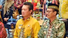 Balikpapan - Bupati Seruyan Ahmad Selanorwanda, SE, M. Si menghadiri Kegiatan Talkshow dan Malam Penganugerar Apresiasi Pemerintah Daerah Berprestasi 2026, bertempat di Convention Hall Lantai C Hotel Platinum Balikpapan, bersama dengan Gubernur/Bupati/Walikota se Kalimantan. Selasa (5/5/2026). (Foto Dokumentasi SEKDA Seruyan)