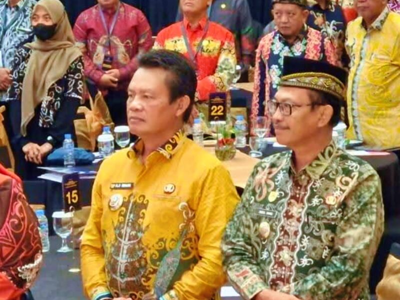 Balikpapan - Bupati Seruyan Ahmad Selanorwanda, SE, M. Si menghadiri Kegiatan Talkshow dan Malam Penganugerar Apresiasi Pemerintah Daerah Berprestasi 2026, bertempat di Convention Hall Lantai C Hotel Platinum Balikpapan, bersama dengan Gubernur/Bupati/Walikota se Kalimantan. Selasa (5/5/2026). (Foto Dokumentasi SEKDA Seruyan)