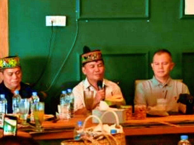 Gubernur Kalimantan Tengah, Agustiar Sabran, menghadiri pertemuan bersama tokoh Dayak Kalimantan Timur yang digelar di Laut Biru. ( Foto Istimewa)