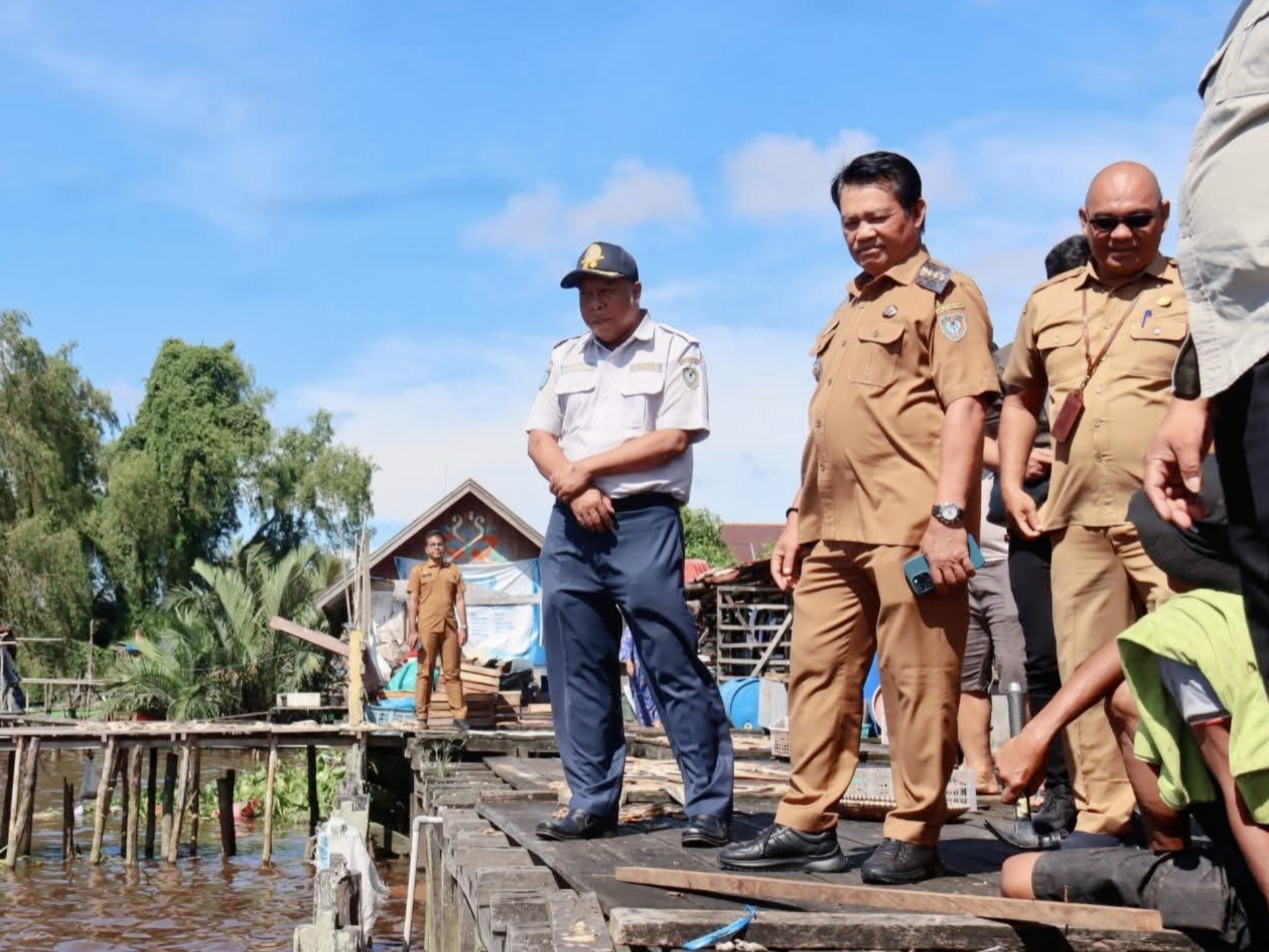 Tamparan Keras untuk Birokrasi, Bupati Seruyan "Turun Gunung" Usai Warga Teriak Pasar Saik Terlantar 4 lv 0 20260511132923