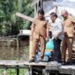 Bupati Seruyan Ahmad Selanorwanda, S.E., M.Si. didampingi Wakil Ketua I DPRD Kabupaten Seruyan Harsandi, jajaran Dinas terkait 
meninjau langsung kondisi Pasar Saik Kuala Pembuang, Kabupaten Seruyan, Senin (11/5/2026). (Foto Dokumentasi Protokol Seruyan)