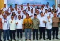 Bupati Ahmad Selanorwanda, berfoto bersama diacara Pelantikan Dewan Pengurus Kamar Dagang dan Industri Kabupaten Seruyan masa bakti 2026-2031 yang digelar di Gedung Serba Guna Kuala Pembuang, Senin (11/5/2026). (Foto Protokol Seruyan)