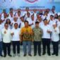 Bupati Ahmad Selanorwanda, berfoto bersama diacara Pelantikan Dewan Pengurus Kamar Dagang dan Industri Kabupaten Seruyan masa bakti 2026-2031 yang digelar di Gedung Serba Guna Kuala Pembuang, Senin (11/5/2026). (Foto Protokol Seruyan)