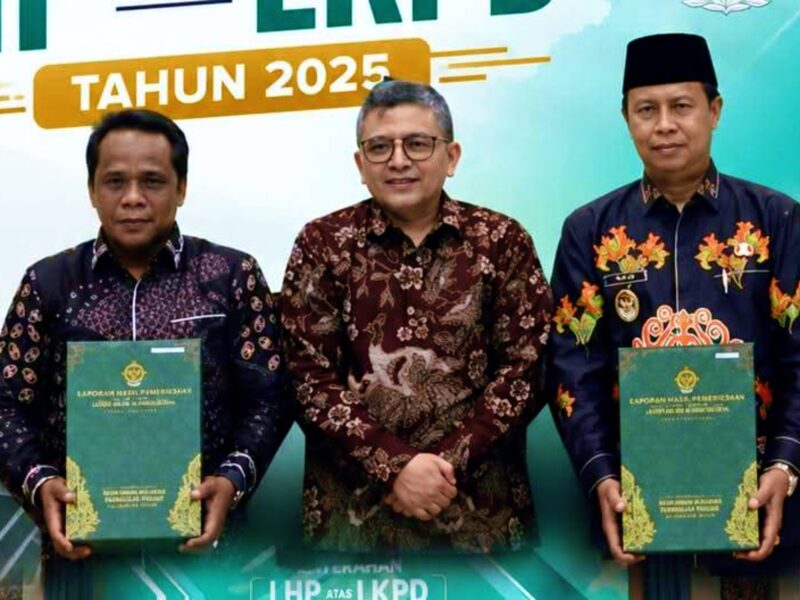 Wakil Bupati Seruyan H. Supian, S.Ag. di dampingi Wakil Ketua I DPRD Kabupaten Seruyan, Harsandi, ST, menghadiri kegiatan Penyerahan Laporan Hasil Pemeriksaan (LHP) atas Laporan Keuangan Pemerintah Daerah (LKPD) Kabupaten Seruyan Tahun Anggaran 2025 yang dilaksanakan di Kantor BPK RI Perwakilan Kalimantan Tengah, Palangka Raya, Jumat (29/05/2026). (Foto Protokol Seruyan)