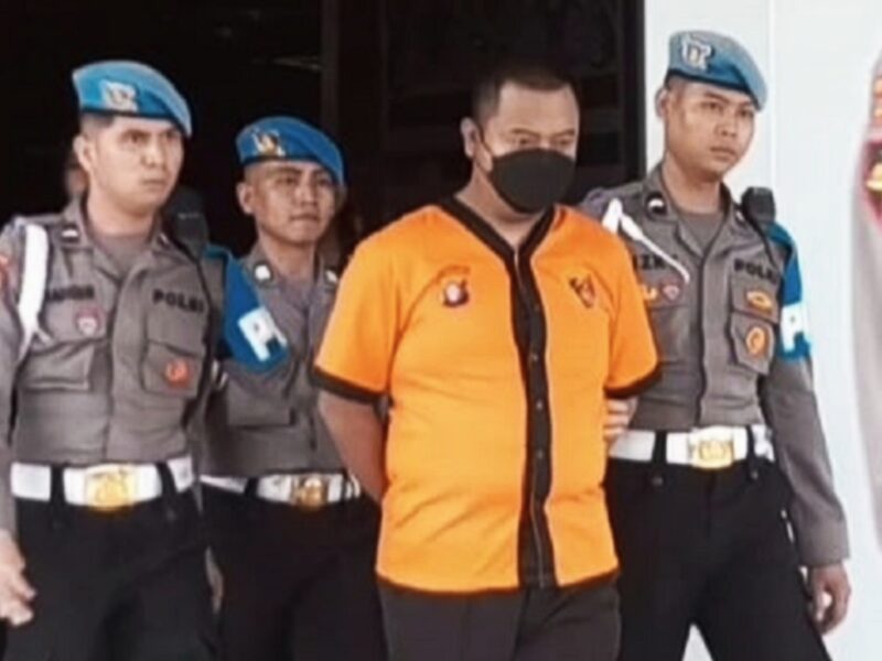 Sabtu malam, 30 Mei 2026, pukul 23.35 WIB. Seorang mantan brigadir polisi, terpidana dengan vonis seumur hidup, ditemukan tak bernyawa di dalam kamar yang paling dijaga di seluruh kompleks penjara Lapas Kelas IIa Palangka Raya.