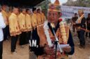 Bupati Seruyan, Ahmad Selanorwanda, S.E., M.Si., secara resmi melantik para Damang Kepala Adat terpilih  dan  mengukuhkan Ketua Dewan Adat Dayak (DAD) tingkat kecamatan, dalam sebuah prosesi adat yang digelar di Desa Panyumpa, Kecamatan Seruyan Tengah, Senin (8/6/2026). (Dokumentasi Protokoler Seruyan)