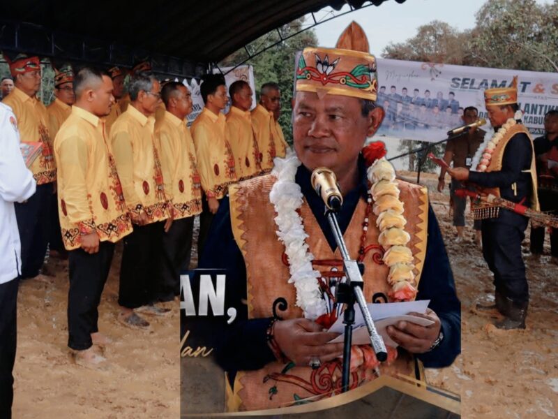 Bupati Seruyan, Ahmad Selanorwanda, S.E., M.Si., secara resmi melantik para Damang Kepala Adat terpilih  dan  mengukuhkan Ketua Dewan Adat Dayak (DAD) tingkat kecamatan, dalam sebuah prosesi adat yang digelar di Desa Panyumpa, Kecamatan Seruyan Tengah, Senin (8/6/2026). (Dokumentasi Protokoler Seruyan)